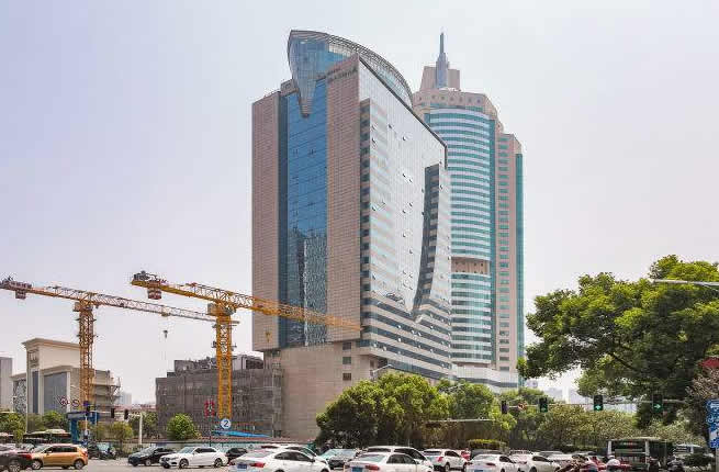 長(zhǎng)沙華僑國(guó)際定制了一套不銹鋼污水提升系統(tǒng)解決地下室衛(wèi)生間排污問(wèn)題